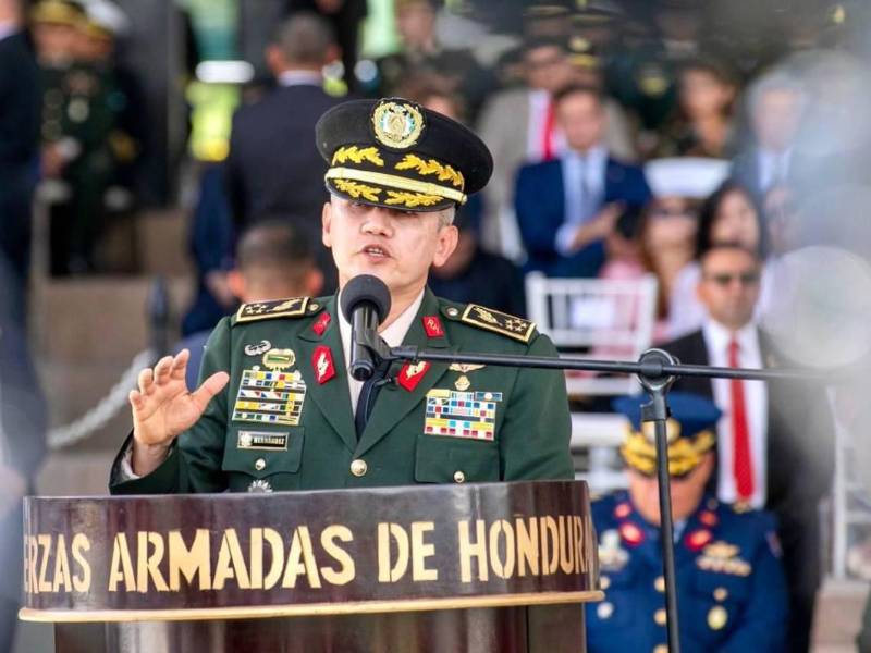 El jefe de las Fuerzas Armadas, Roosevelt Hernández, es considerado, por diversos sectores, como una amenaza a la libertad de expresión y a la democracia.