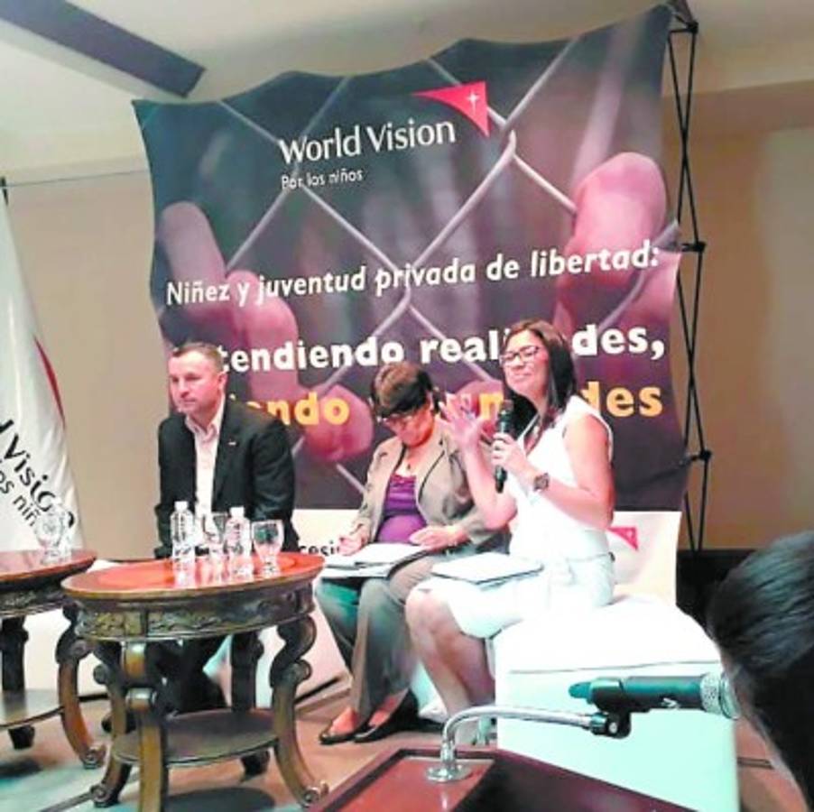 Diputados al Parlacen deberían ir al Congreso Nacional