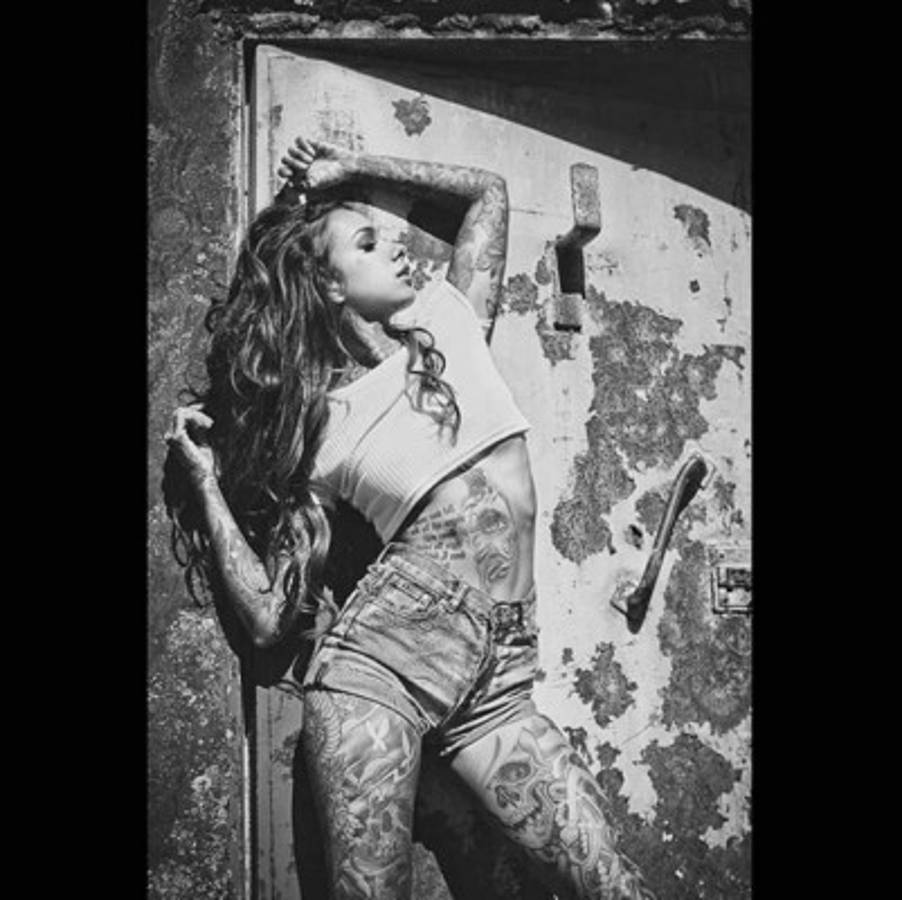 Mujeres vuelven sus esbeltos cuerpos en obras de arte con sus tatuajes