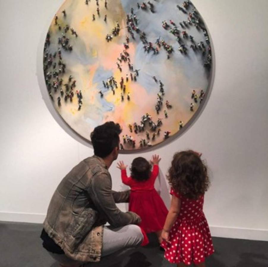 Aarón Díaz y su shijas Erin y Regina.