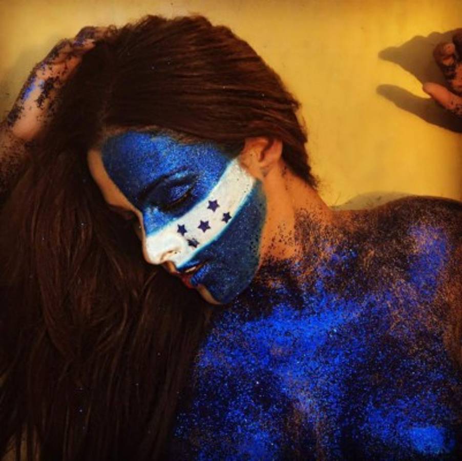 La hondureña Nathalia Casco sufre fuerte dolor y va a parar al hospital