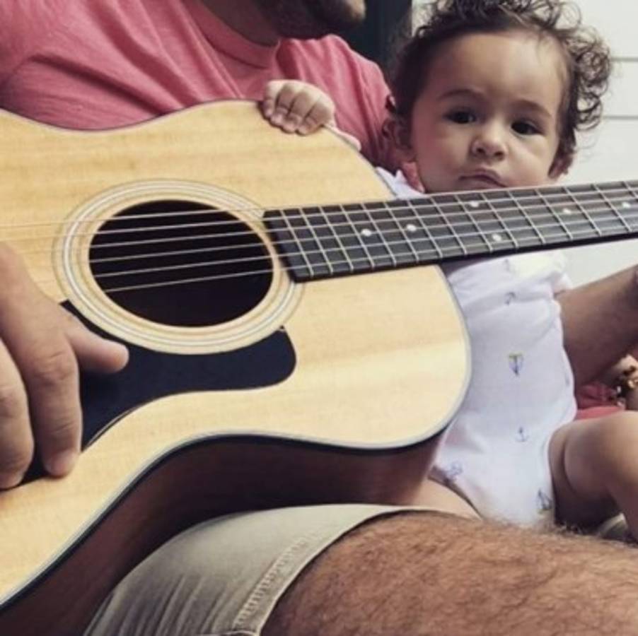 Fotos: Paulina Rubio y Gerardo Bazúa muestran finalmente el rostro de su hijo