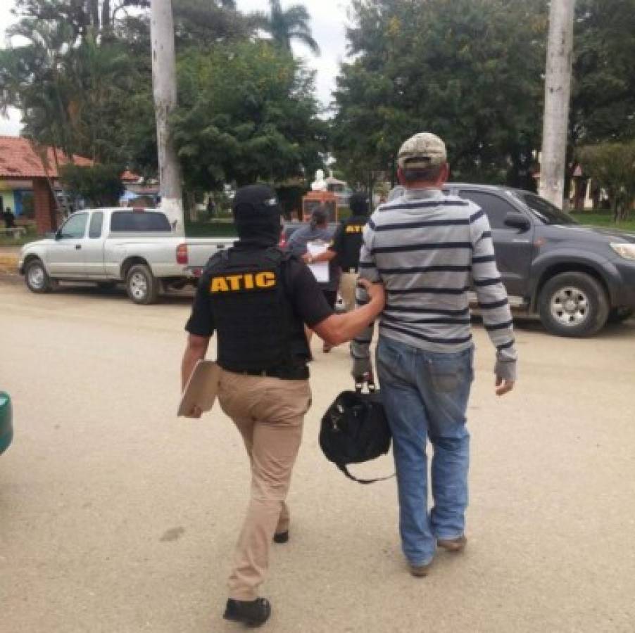 Honduras: Capturan a funcionarios y exempleados de la municipalidad de Yoro