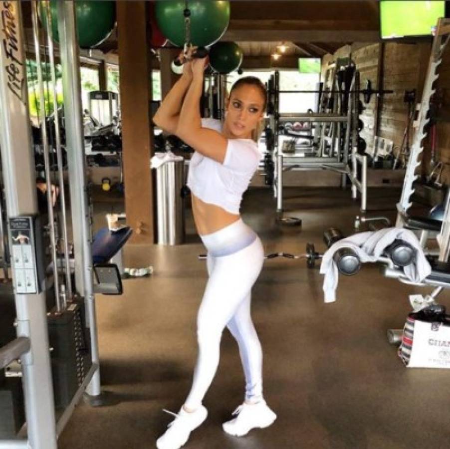Jennifer López eleva la temperatura con revelador atuendo deportivo