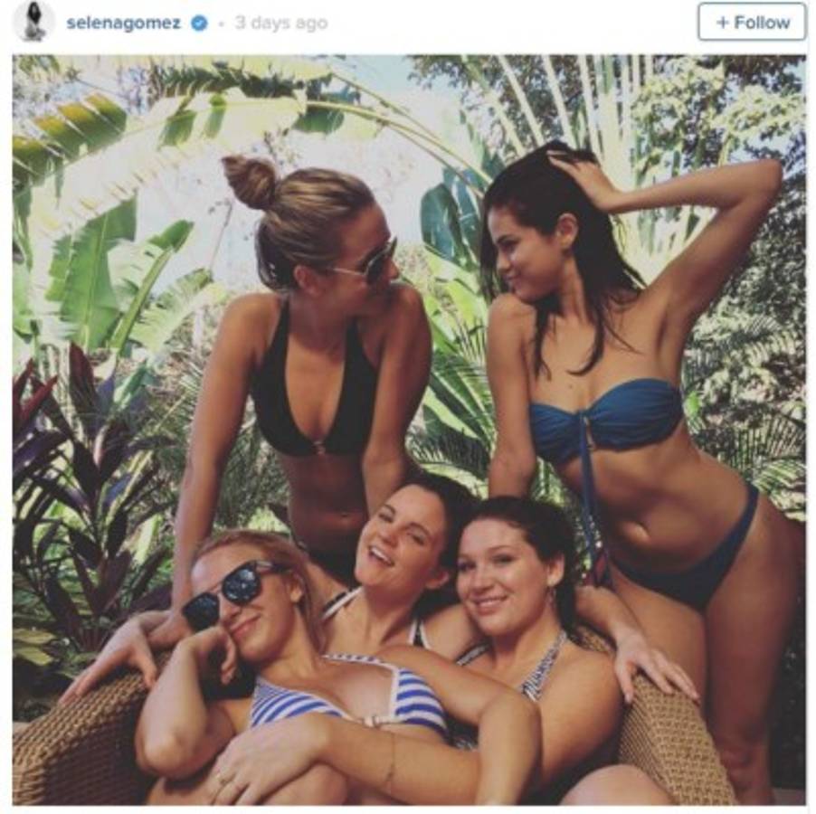 Selena Gomez muy sensual, muestra su cuerpo en bikini