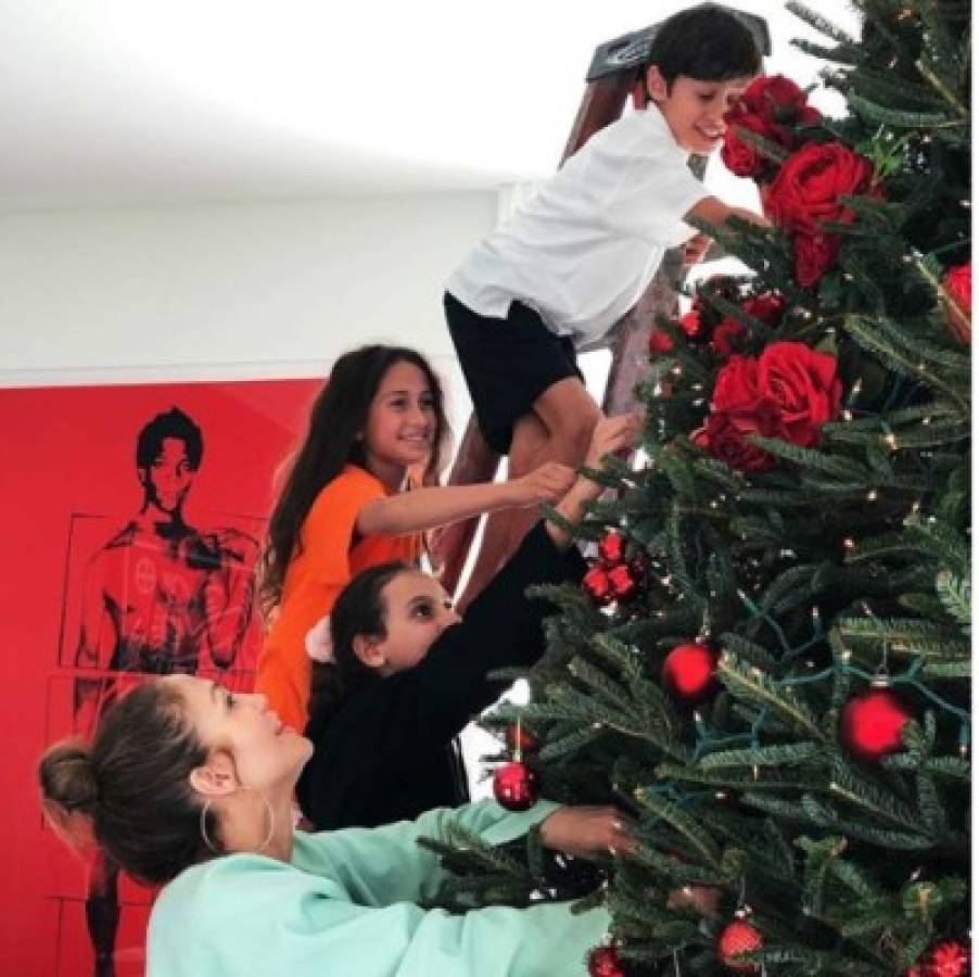 Jennifer López y Alex Rodríguez presumen espectacular árbol de Navidad