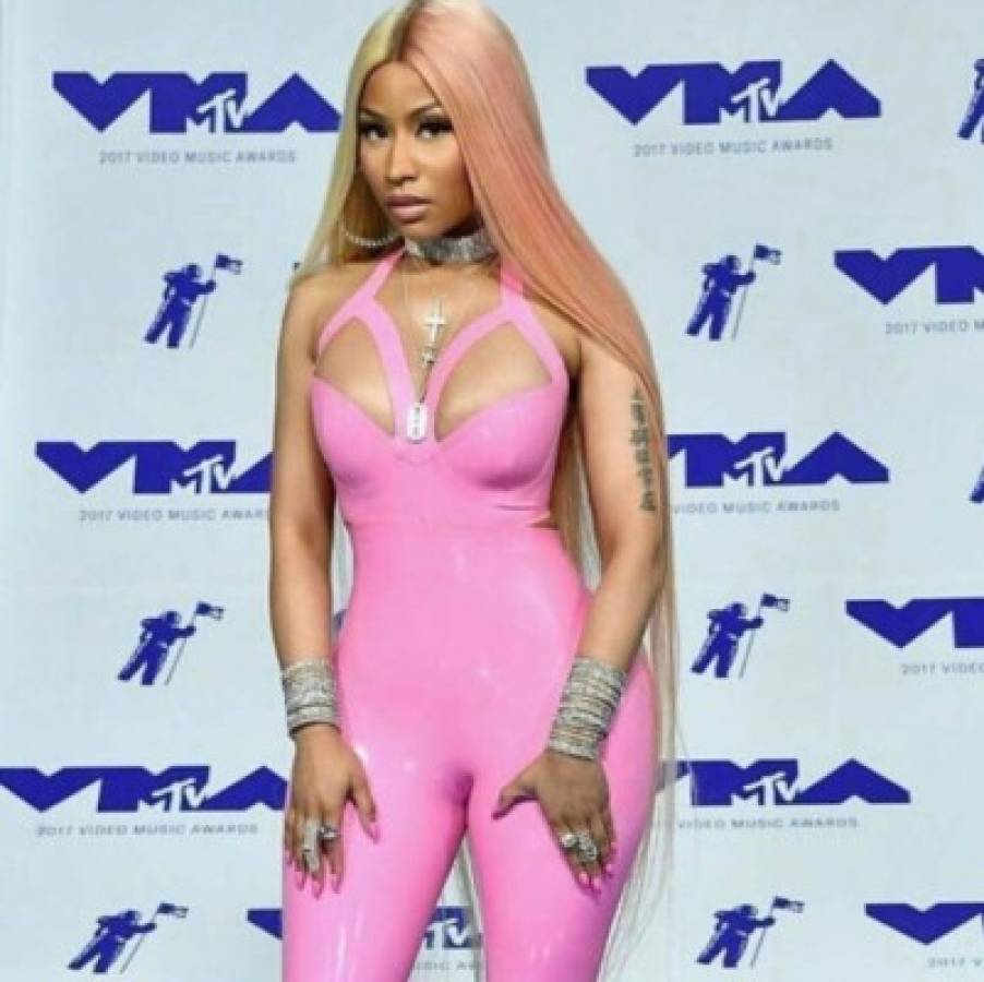 Nicki Minaj nuevamente publica fotos en sexy traje de baño y las redes enloquecen