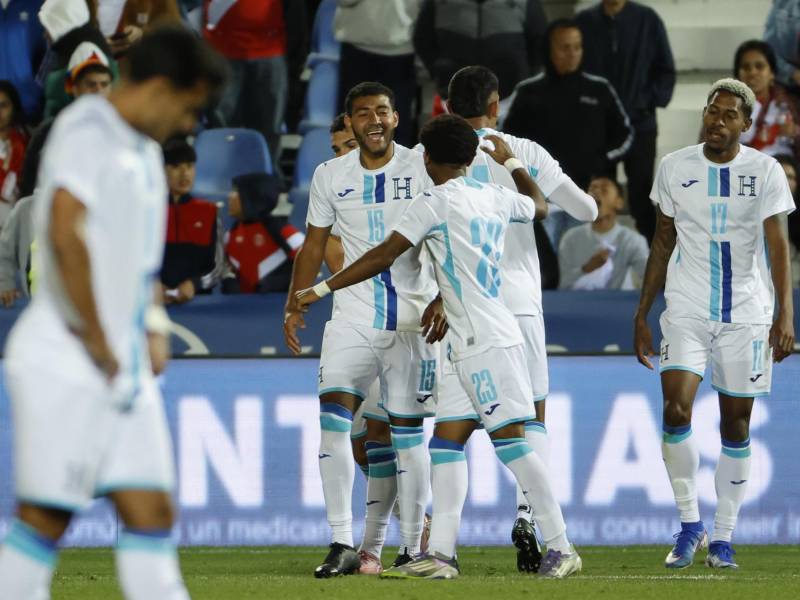 Una mejor versión de Hondurassaca su garra catracha en empate ante Perú en debut de Molina