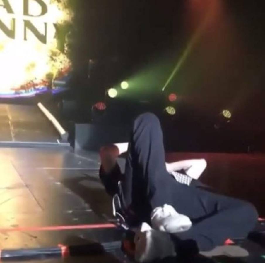 Bad Bunny colapsó en el escenario y fue hospitalizado tras sufrir fuerte dolor&nbsp;&nbsp;