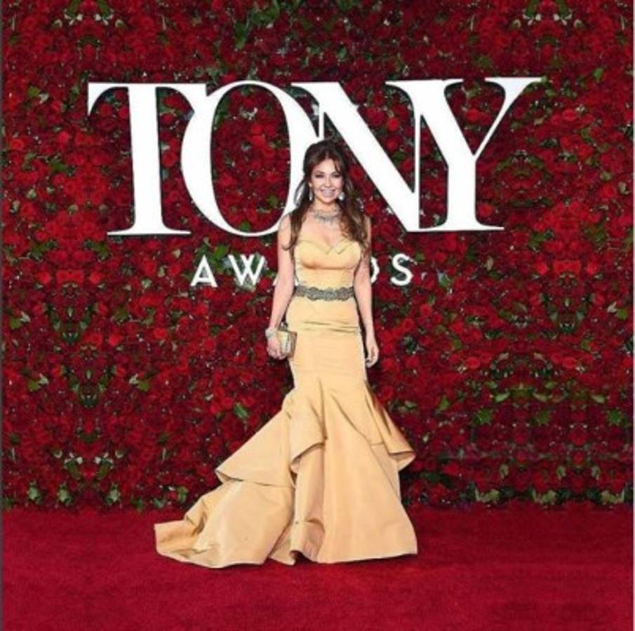 Thalia publica sexy video vistiéndose