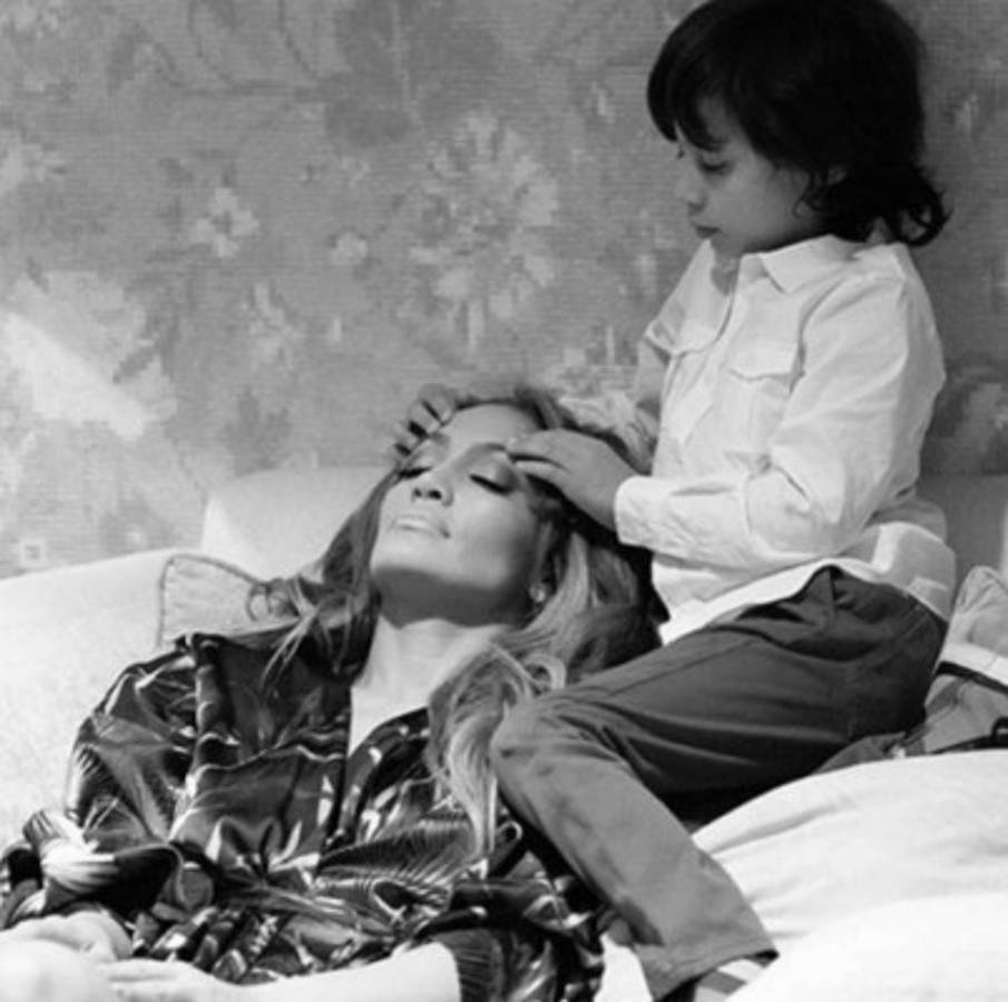 JLO compartió adorable foto con su hijo