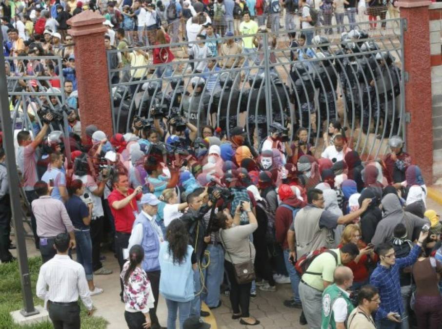 Las 12 fotos que dejó el polémico desalojo de la UNAH