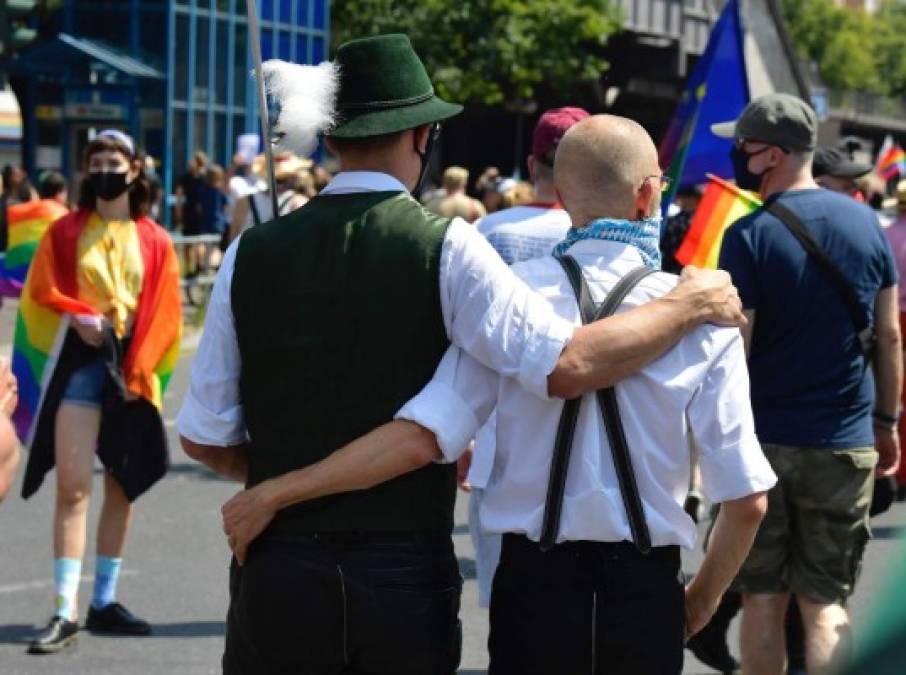 FOTOS: Coronavirus no detiene marcha del Orgullo LGBTI en Alemania