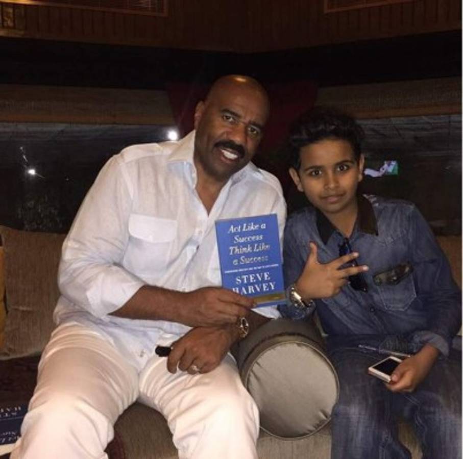 El niño millonario de Dubai que presume fotos con famosos