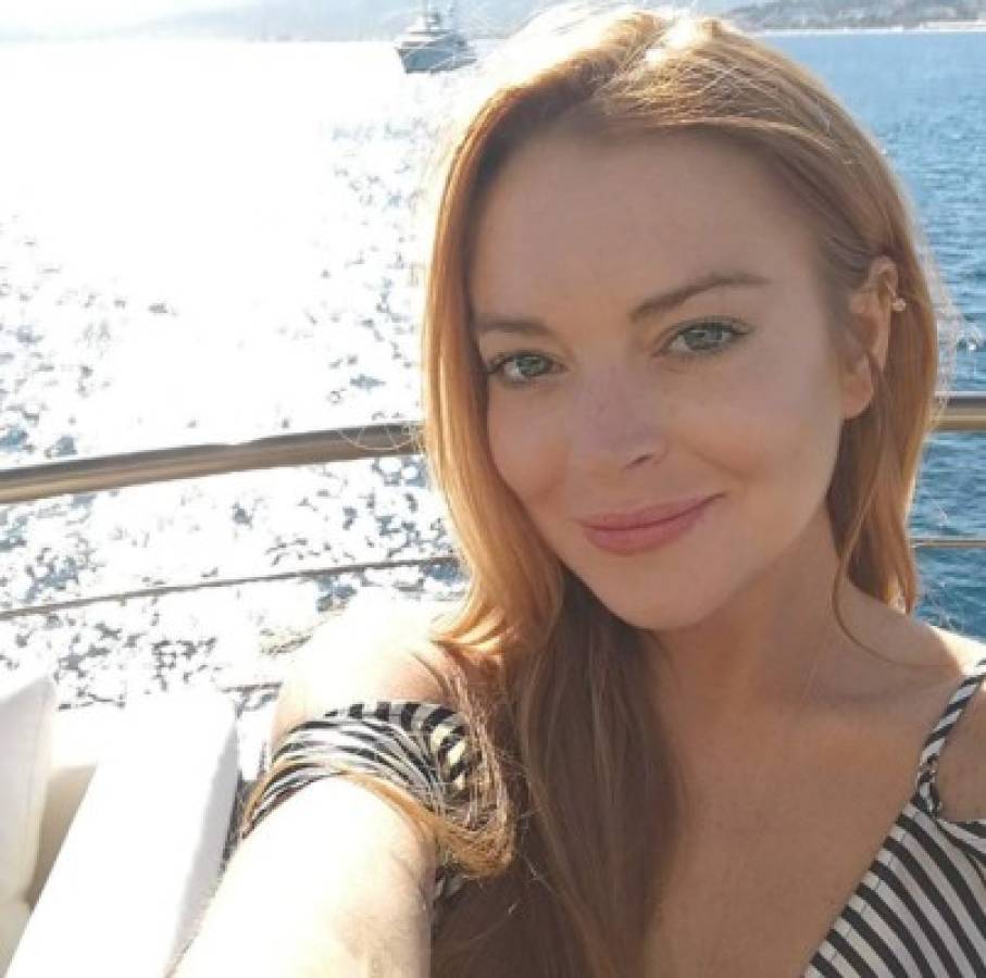 Lindsay Lohan reaparece con drástico cambio de look y sus fans están fascinados