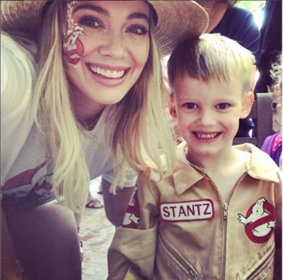 Hillary Duff reacciona por críticas a su cuerpo con celulitis