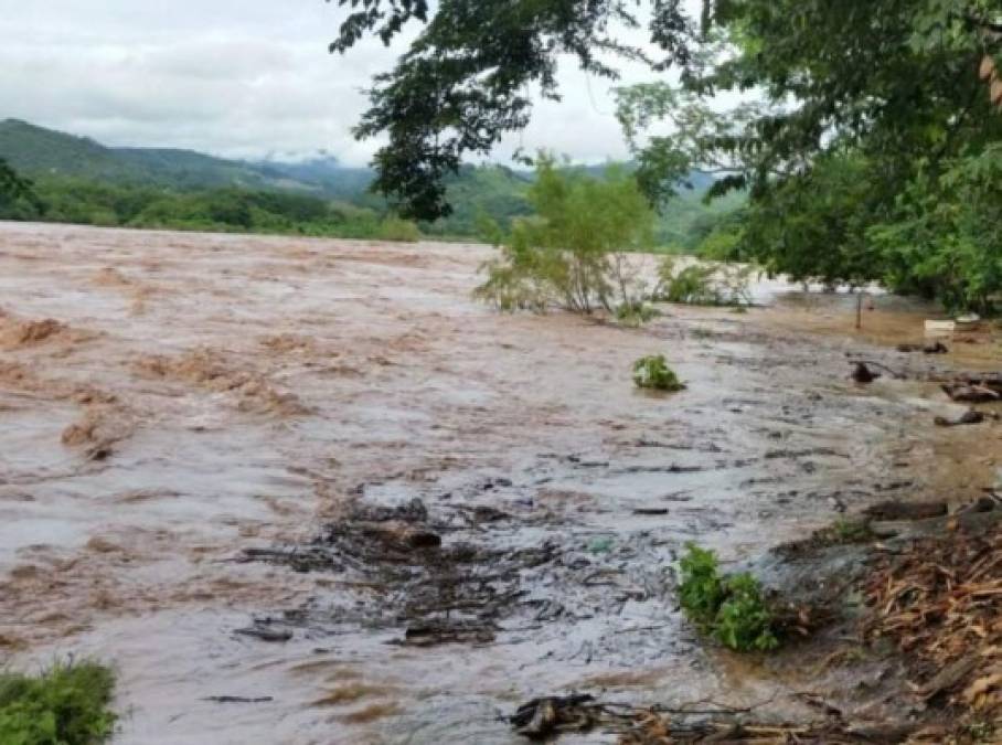 Lluvias se ensañan en Centroamérica dejando destrucción y muerte  