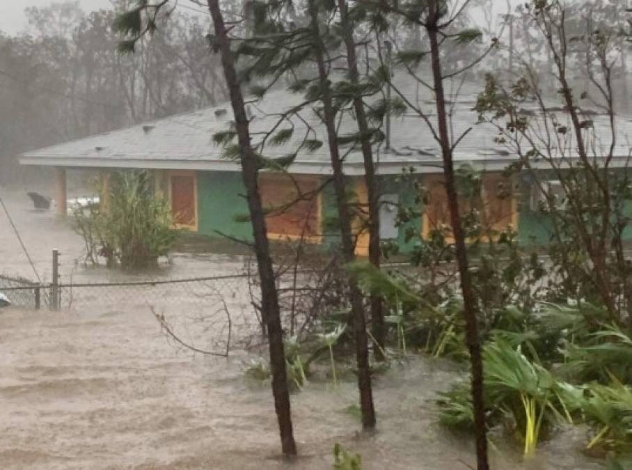 Entre escombros y bajo el agua, así quedó Bahamas tras paso de Dorian