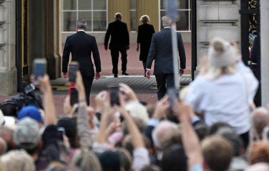 Las primeras imágenes del rey Carlos III tras la muerte de Isabel II