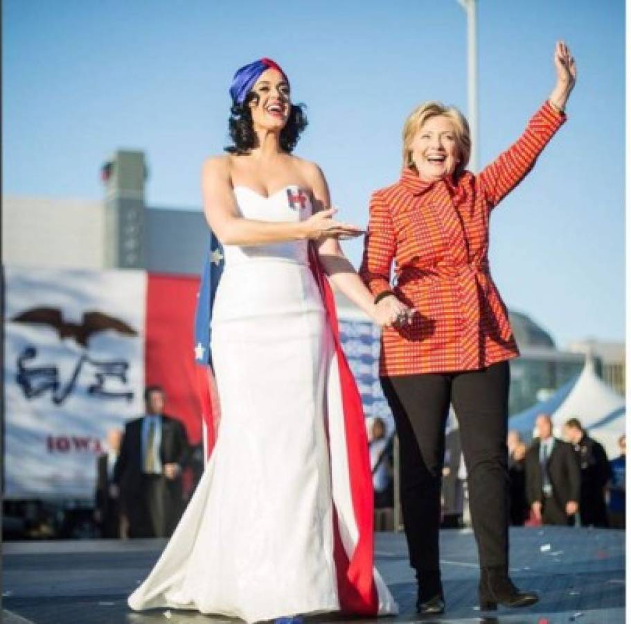 Katy Perry se disfraza de Hillary Clinton para Halloween