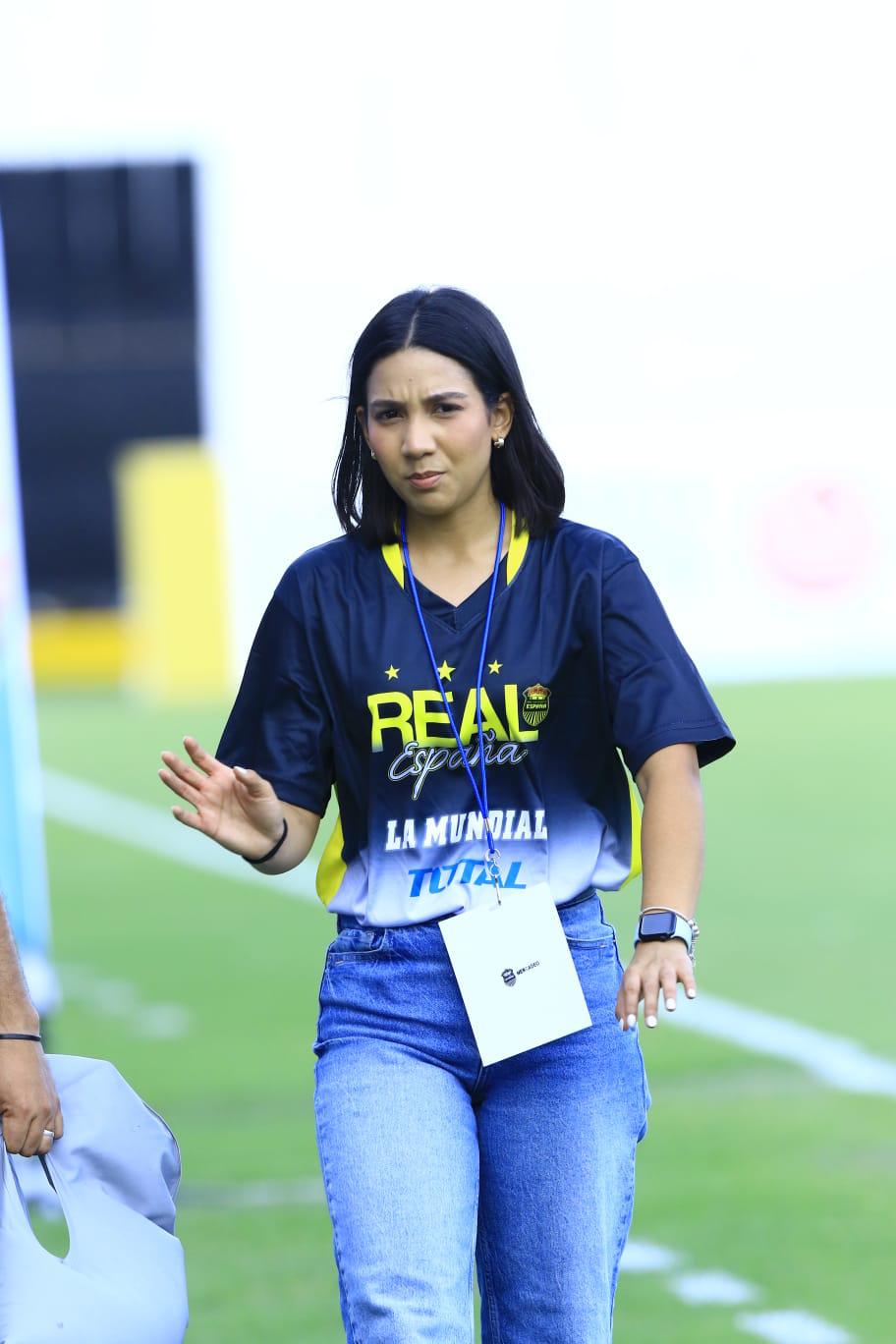 Reconocida tiktoker y rubia se robaron el show: Lindas chicas en la jornada de Liga Nacional