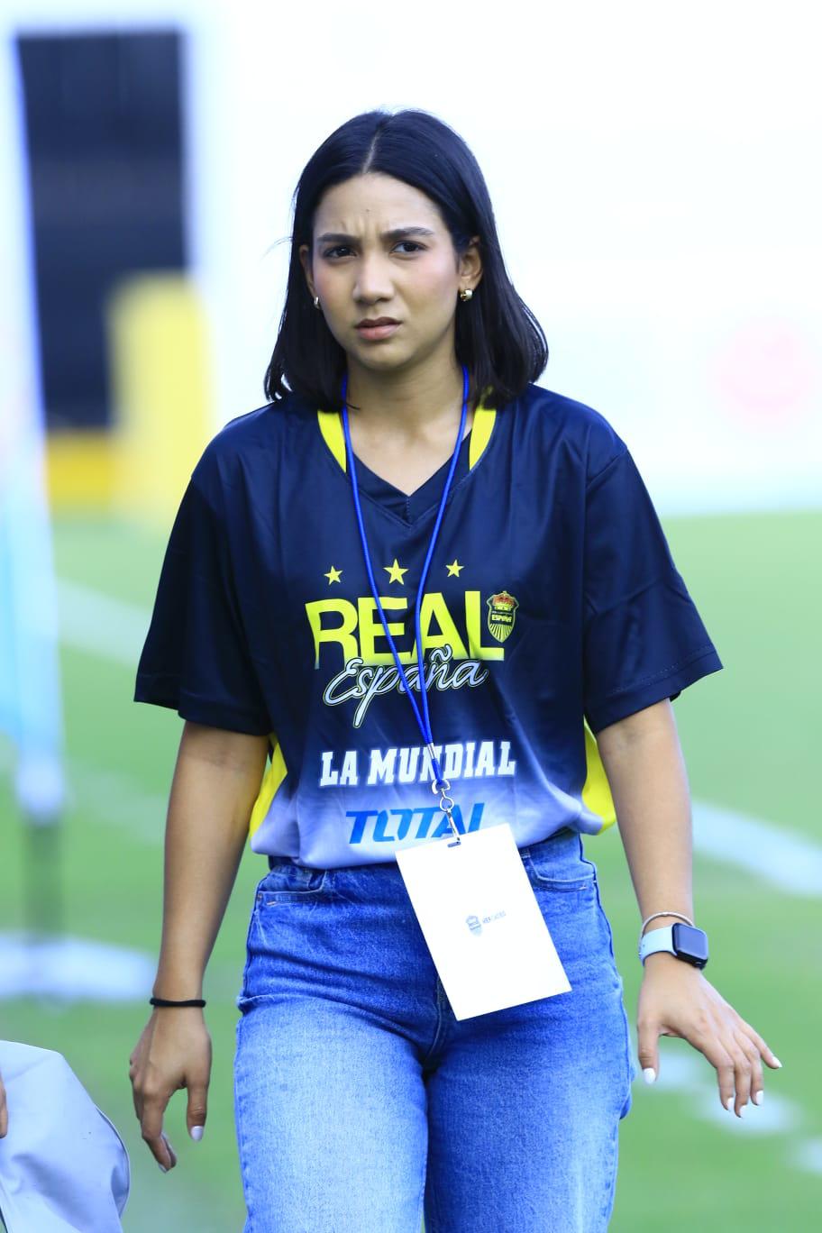 Reconocida tiktoker y rubia se robaron el show: Lindas chicas en la jornada de Liga Nacional