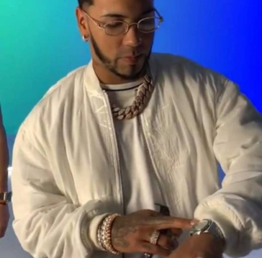 VIDEO: Anuel AA presume costoso reloj y enoja a sus seguidores