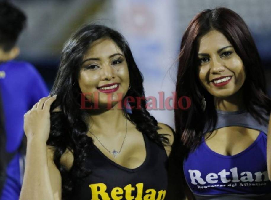 Bellas catrachas adornan el duelo Real España vs Olimpia en el estadio Morazán