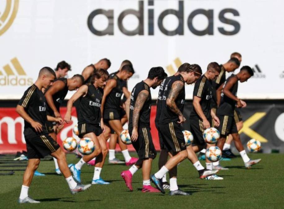 FOTOS: James Rodríguez sorprende al aparecer en el entrenamiento del Real Madrid