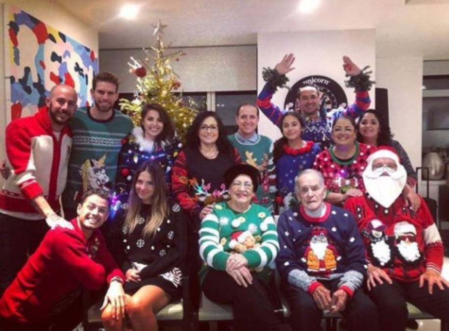 FOTOS: Famosos que recibieron la Navidad en pijama junto a su familia