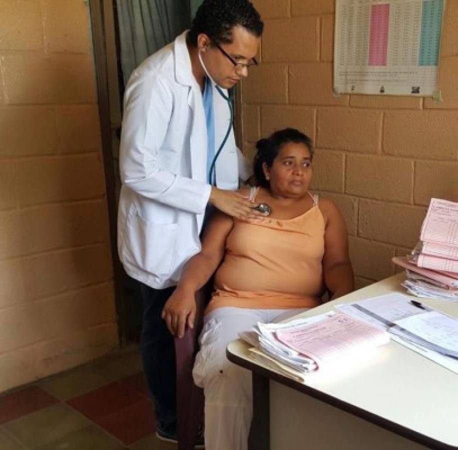 Médicos en servicio social dan consultas en Amarateca