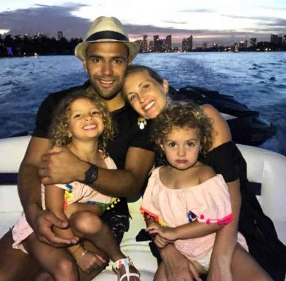 El jugador colombiano Radamel Falcao se convirtió en papá por tercera vez