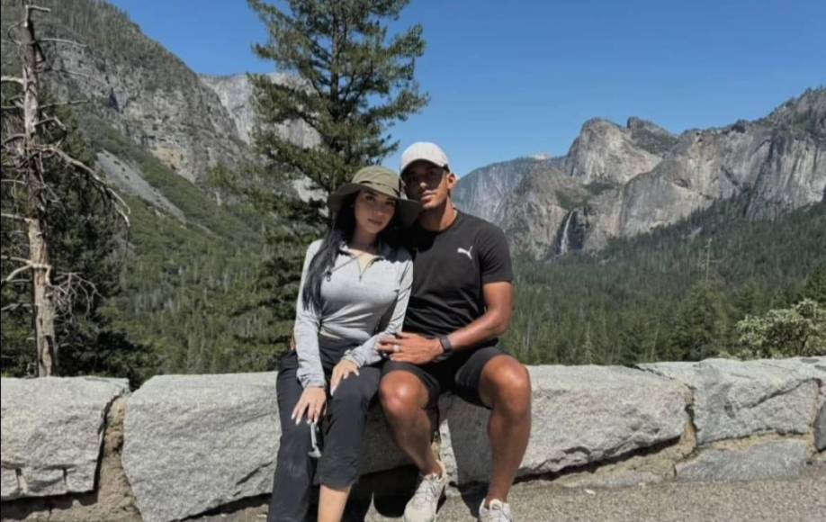 Así han sido las vacaciones de “Choco” Lozano con su bella novia