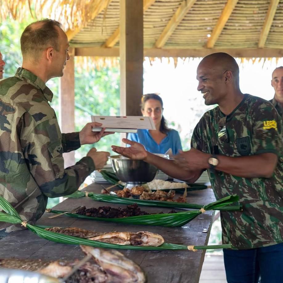 Fue campeón de Champions League y jugó final de un Mundial, ahora está en el ejército de su país