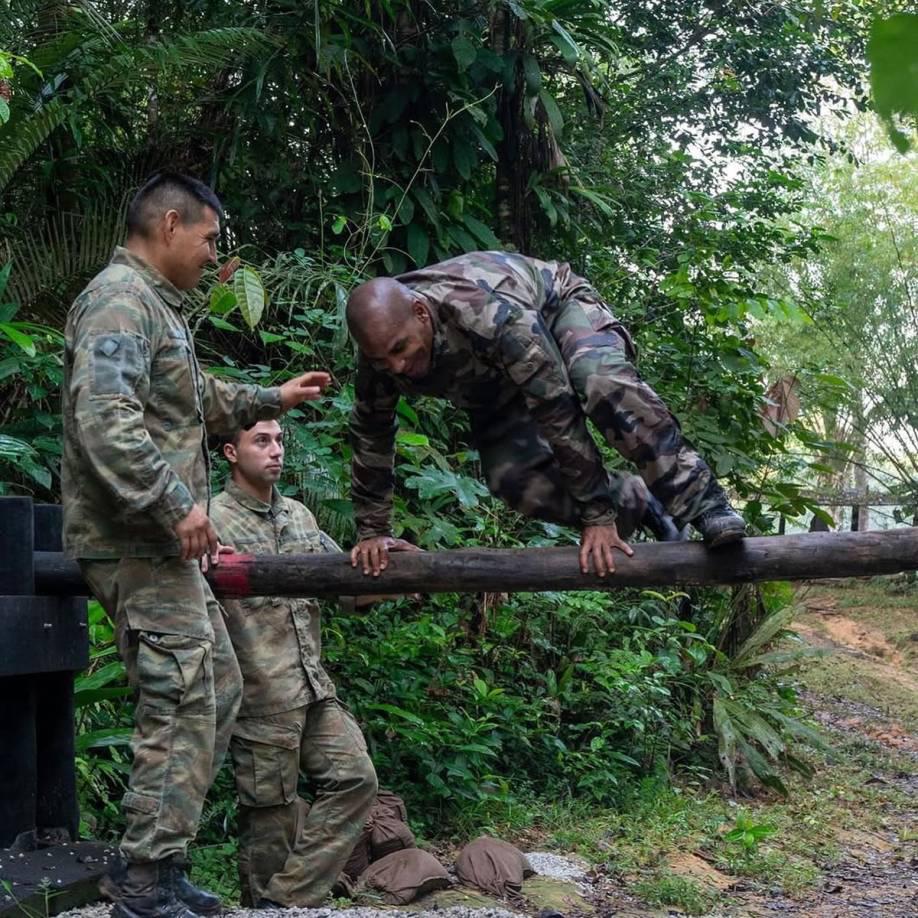Fue campeón de Champions League y jugó final de un Mundial, ahora está en el ejército de su país