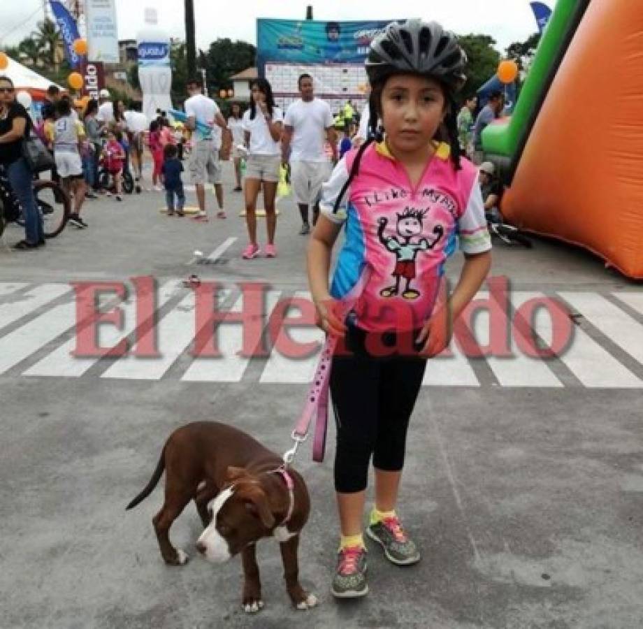 Moka, la pitbull que robó miradas en la Vuelta Ciclística Infantil