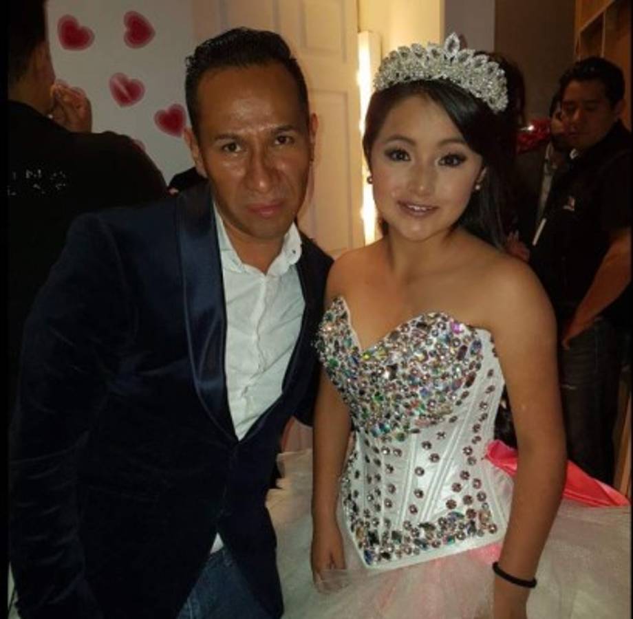 Famoso diseñador insulta a quinceañera Rubí y la llama 'naca”