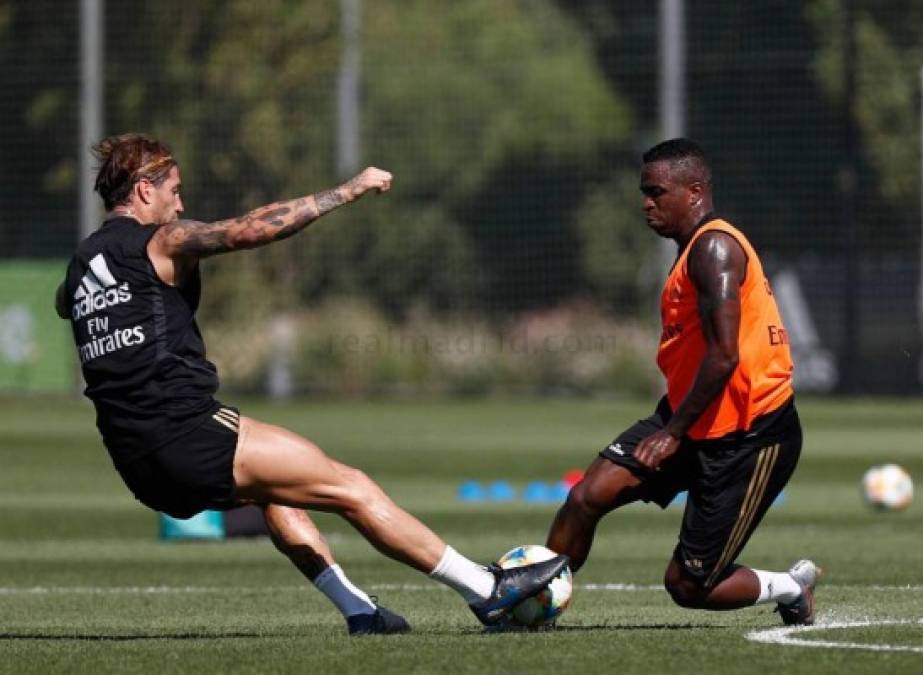 FOTOS: James Rodríguez sorprende al aparecer en el entrenamiento del Real Madrid