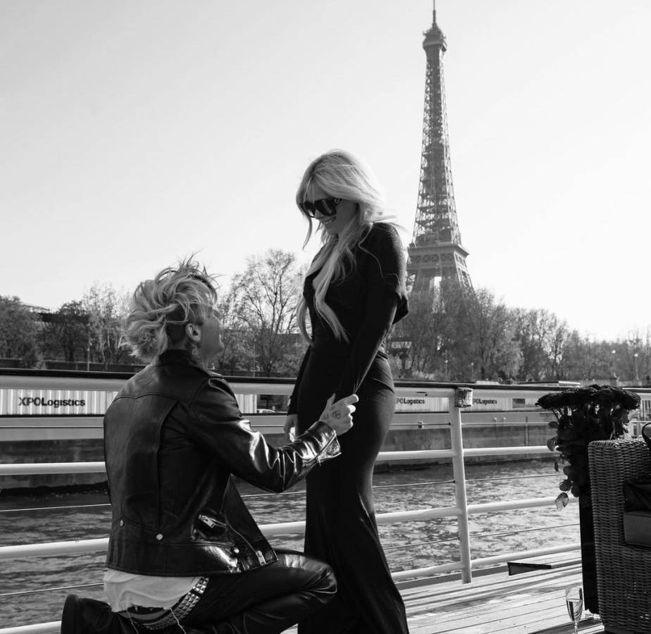 Avril Lavigne y Mod Sun se comprometen en París