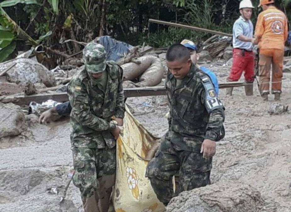 Desgarradoras imágenes de la avalancha que dejó más de 100 muertos en Colombia