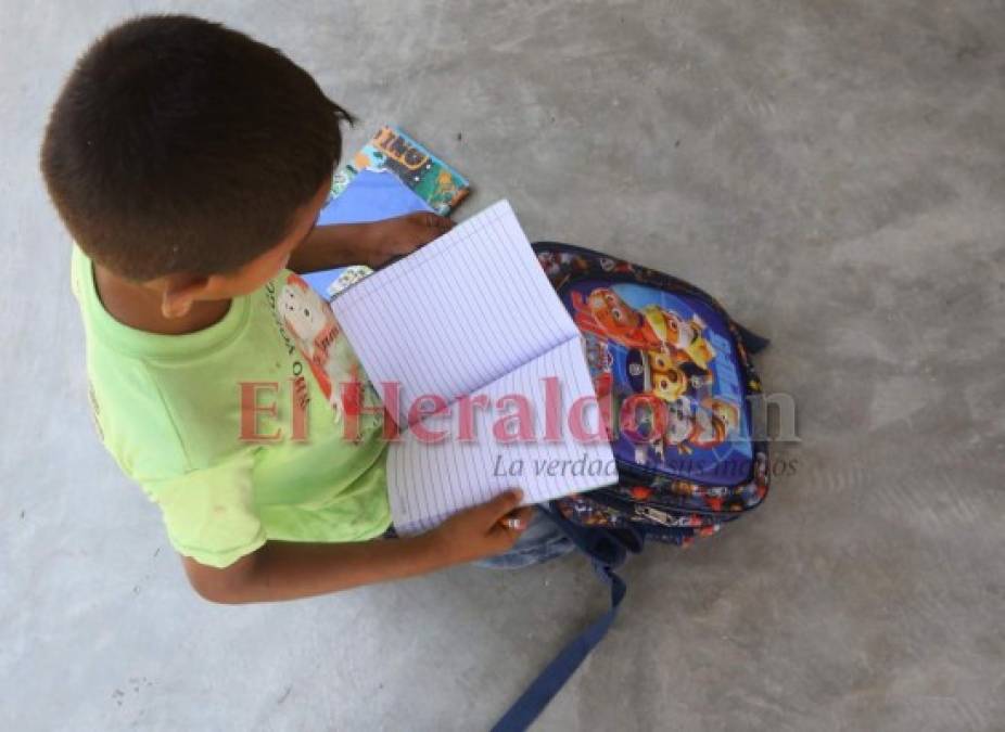Sin internet ni aparatos tecnológicos: niños hondureños hundidos en la ignorancia