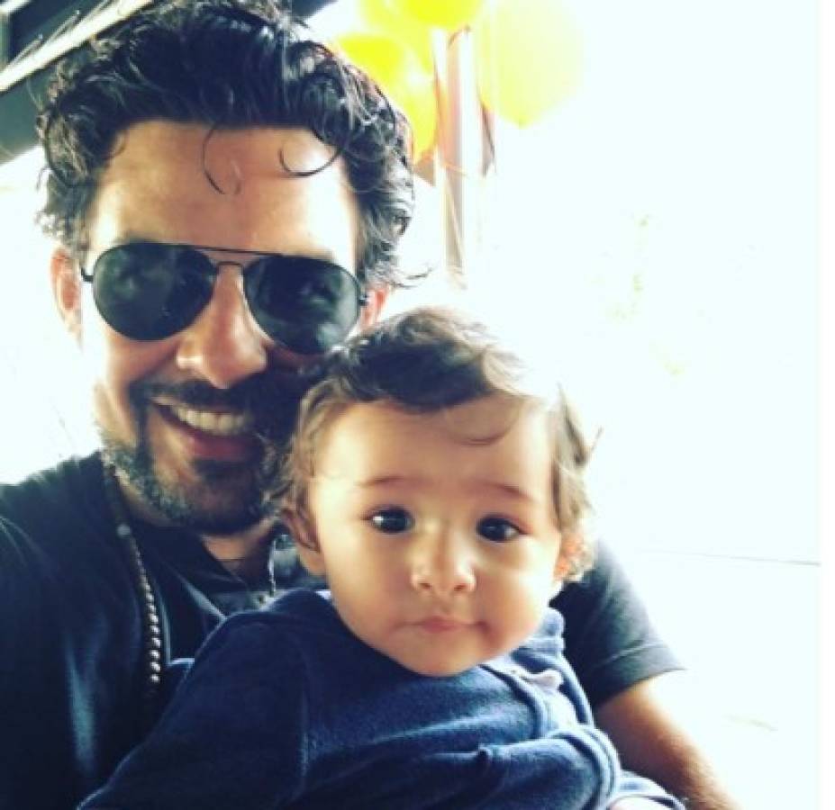 Fotos: Paulina Rubio y Gerardo Bazúa muestran finalmente el rostro de su hijo