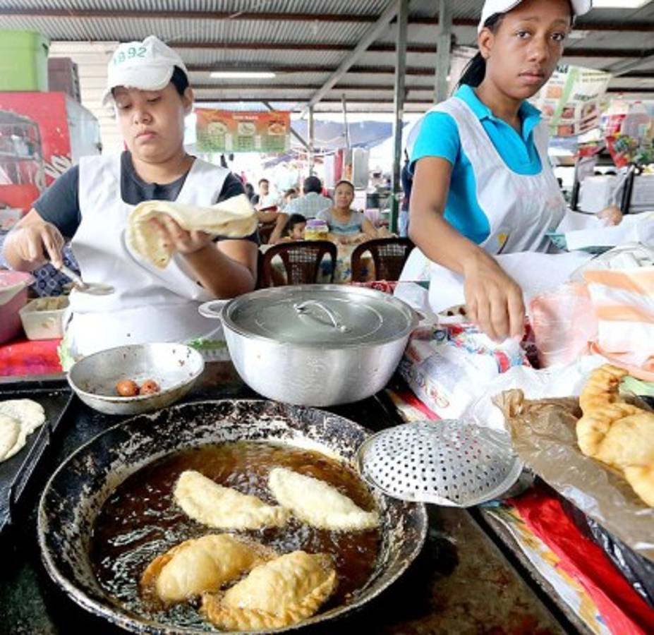 Un recorrido por la Feria del Agricultor y el Artesano
