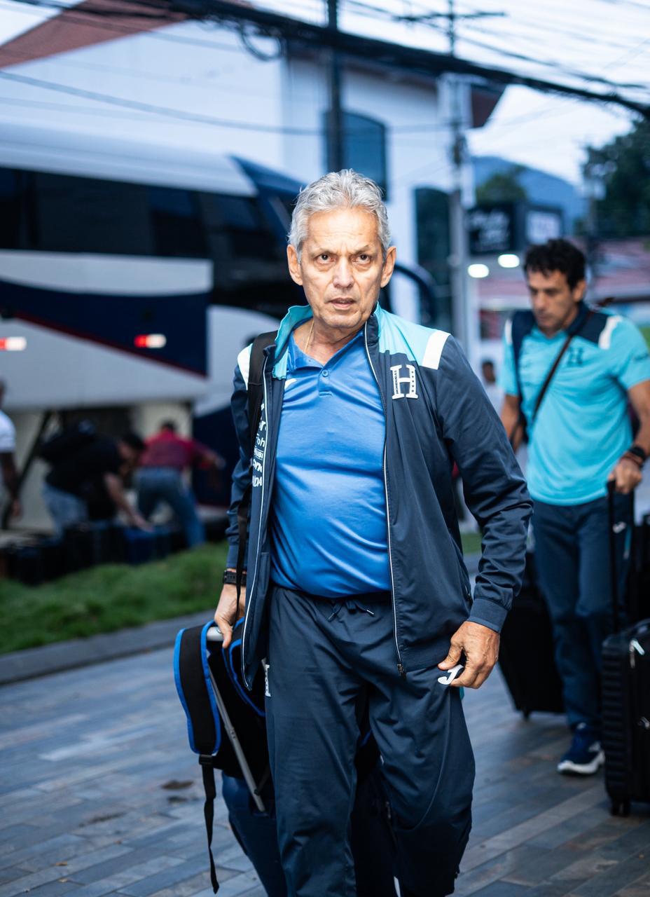 Honduras se concentra: jugador llega en taxi y dos legionarios ya se unieron