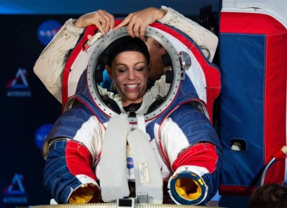 FOTOS: Así son los nuevos trajes espaciales que presentó la NASA