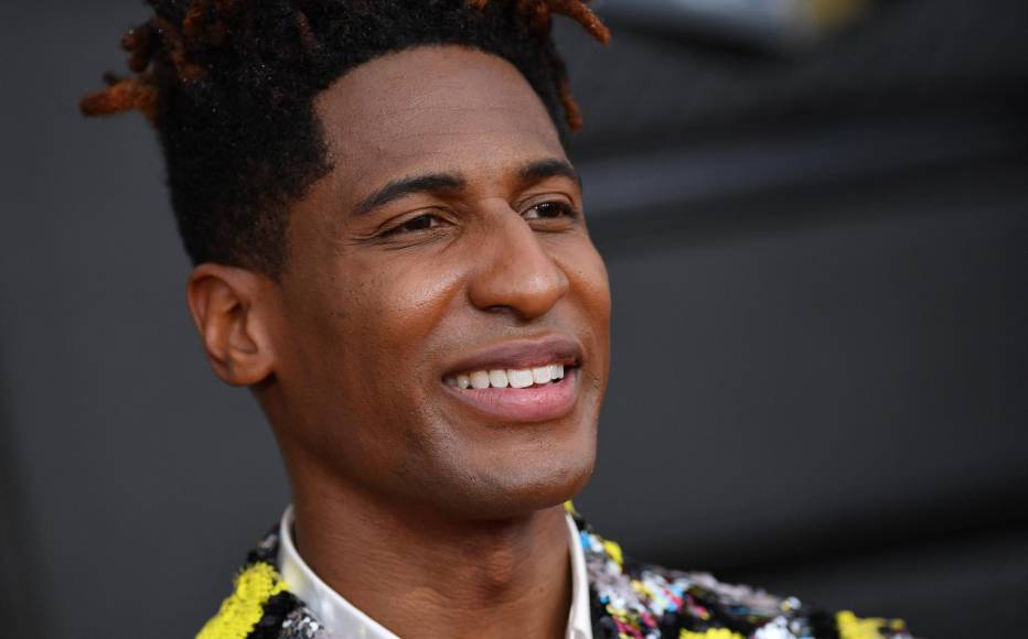 ¿Quién es Jon Batiste, el jazzista que se consagró en los Grammy?