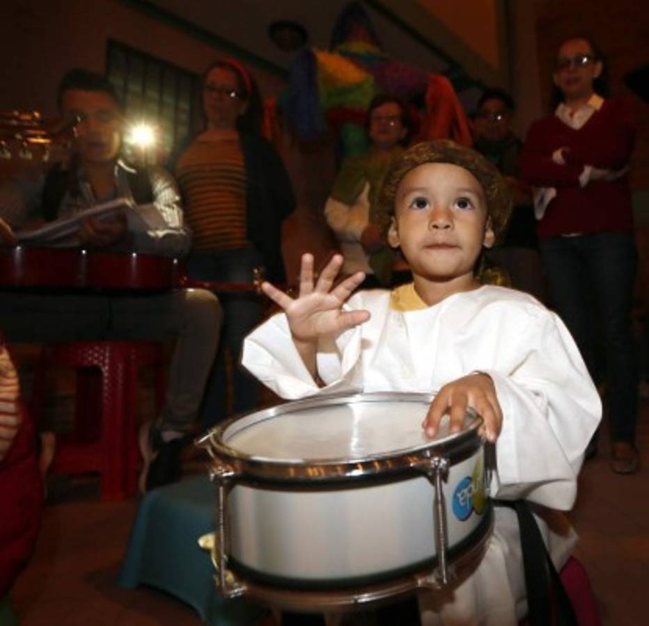 Familias capitalinas mantienen viva la tradición de las posadas