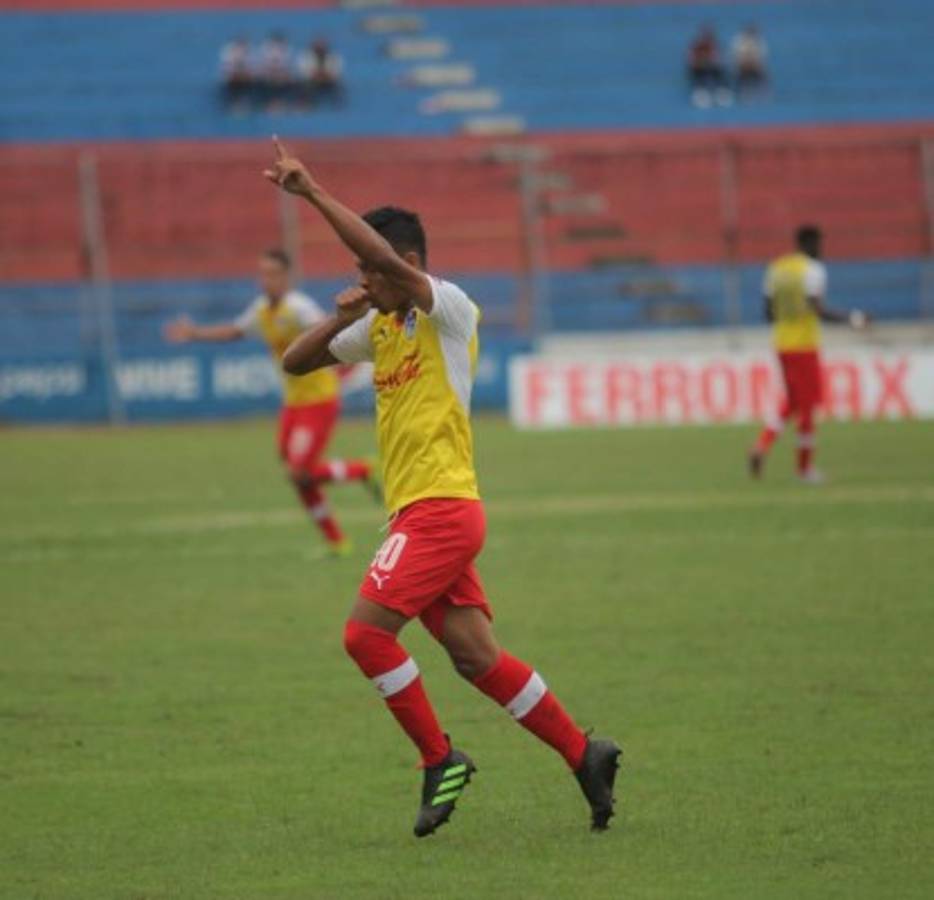 Olimpia propina goleada al Victoria y se afianza en el liderato