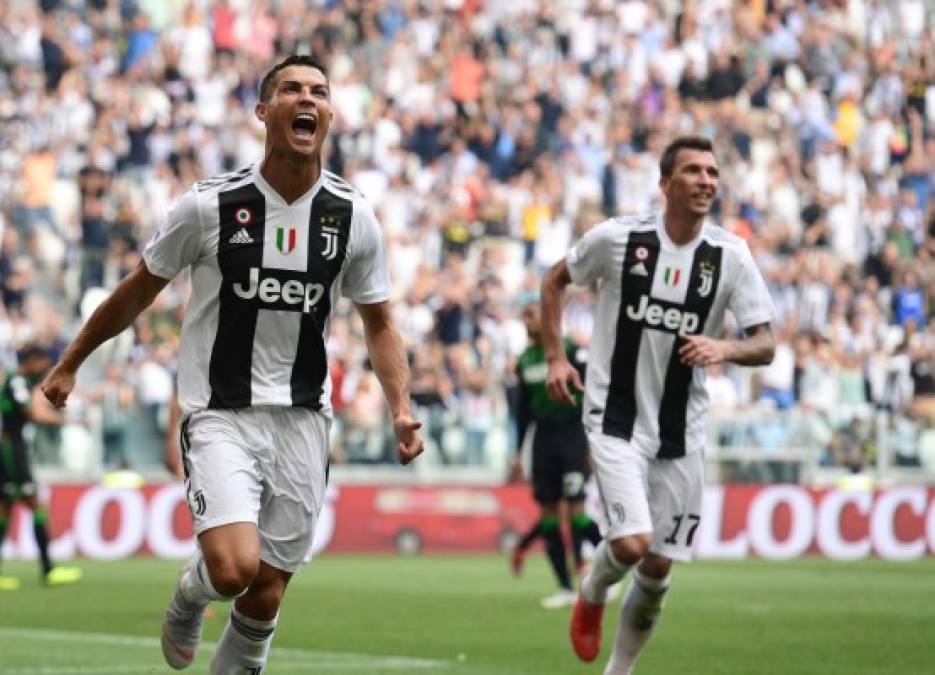 Las mejores imágenes de la celebración de Cristiano Ronaldo tras anotar su primer doblete con la Juventus