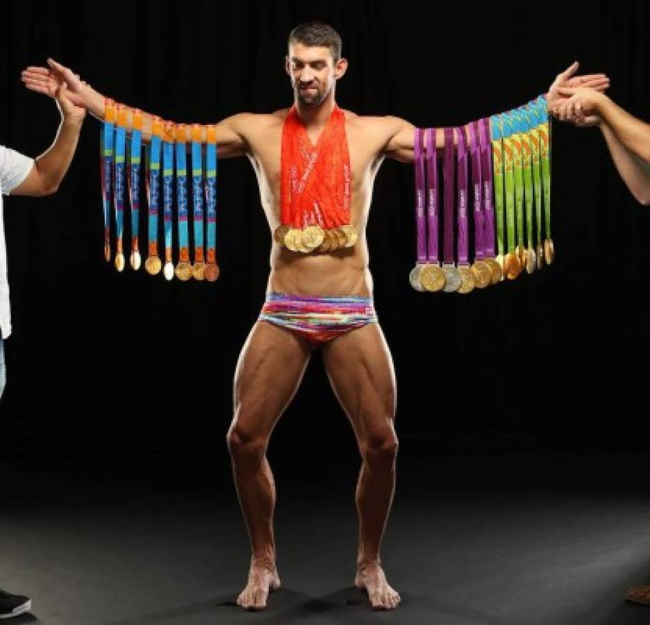Las alucinantes fotos de Michael Phelps con todas sus medallas para Sports Illustrated